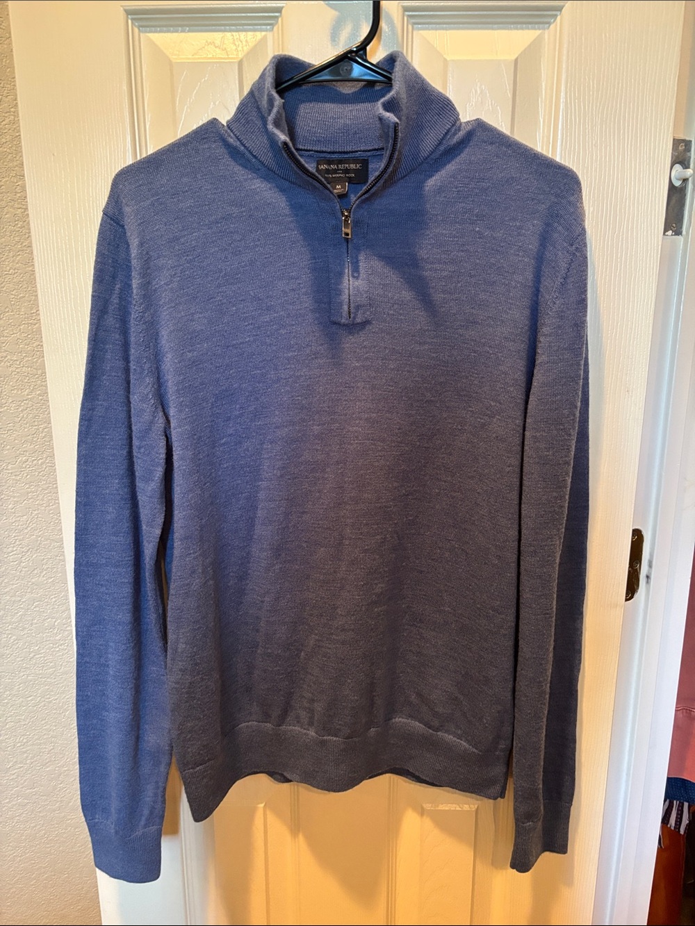 Banana Republic Men’s 100% Merino Wool Quarter-Zip Sweater size Medium